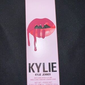 Kylie lip kit "snow way bae"